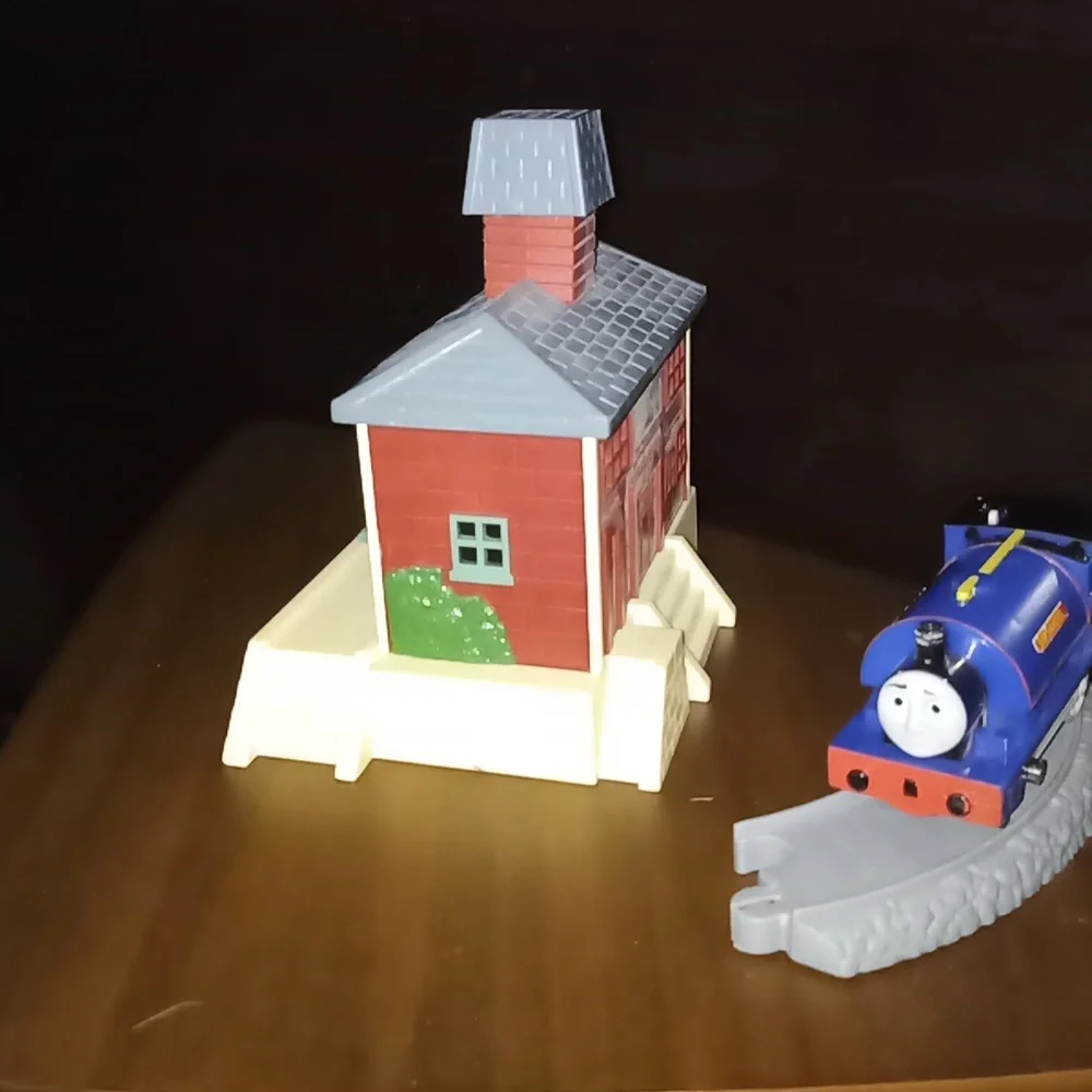 Tomy Thomas & Friends Take Along Wellsworth Station Lights Sound Engine & Track